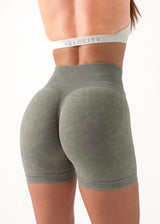 ULTIMATE SEAMLESS SCRUNCH SHORTS 2.0 - OLIVE