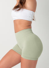 ULTIMATE SEAMLESS SCRUNCH SHORTS MINI - SAGE