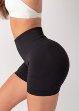 ULTIMATE SEAMLESS SCRUNCH SHORTS 2.0 - BLACK