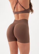 SIGNATURE SCRUNCH SHORTS - CHOCOLATE