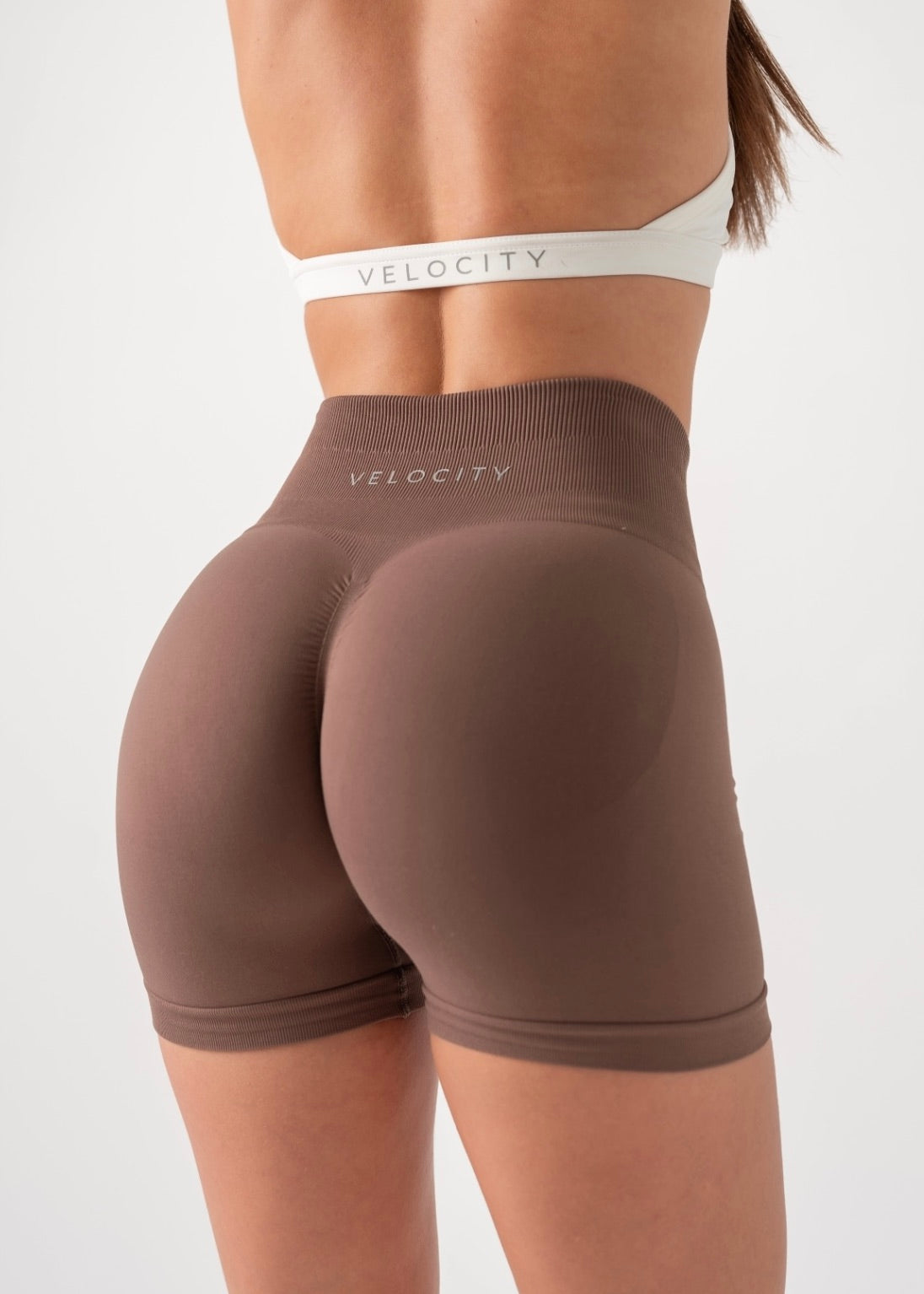 ULTIMATE SEAMLESS SCRUNCH SHORTS 2.0 - OAK