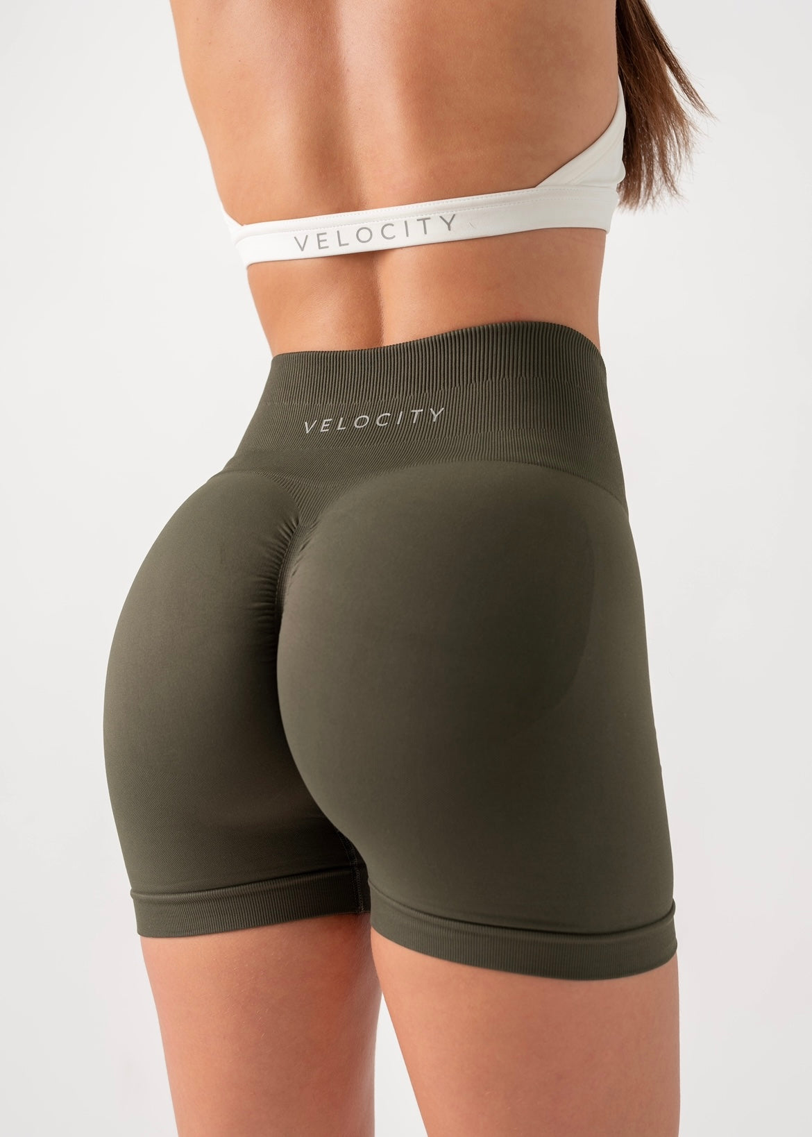 ULTIMATE SEAMLESS SCRUNCH SHORTS 2.0 - MOSS