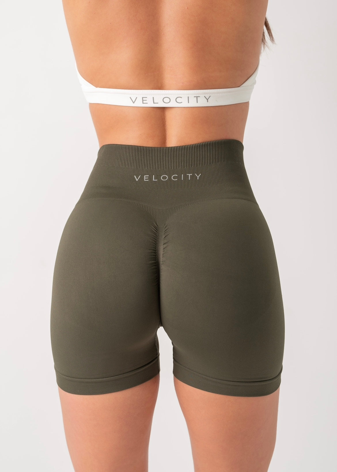 ULTIMATE SEAMLESS SCRUNCH SHORTS 2.0 - MOSS