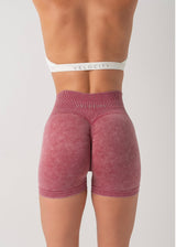 ULTIMATE SEAMLESS SCRUNCH SHORTS 2.0 - BERRY