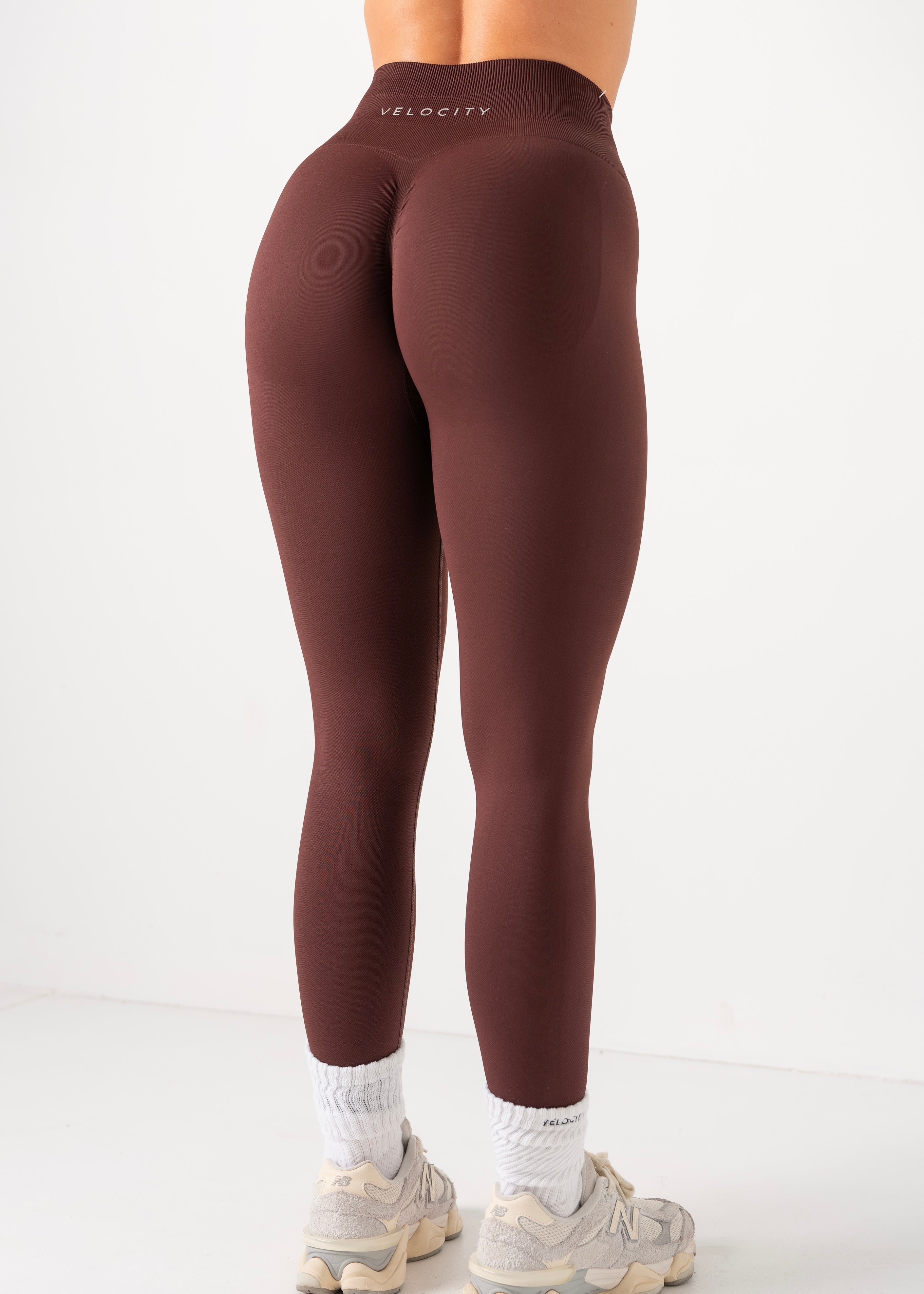 ULTIMATE SEAMLESS SCRUNCH LEGGINGS 2.0 - ESPRESSO – VELOCITY