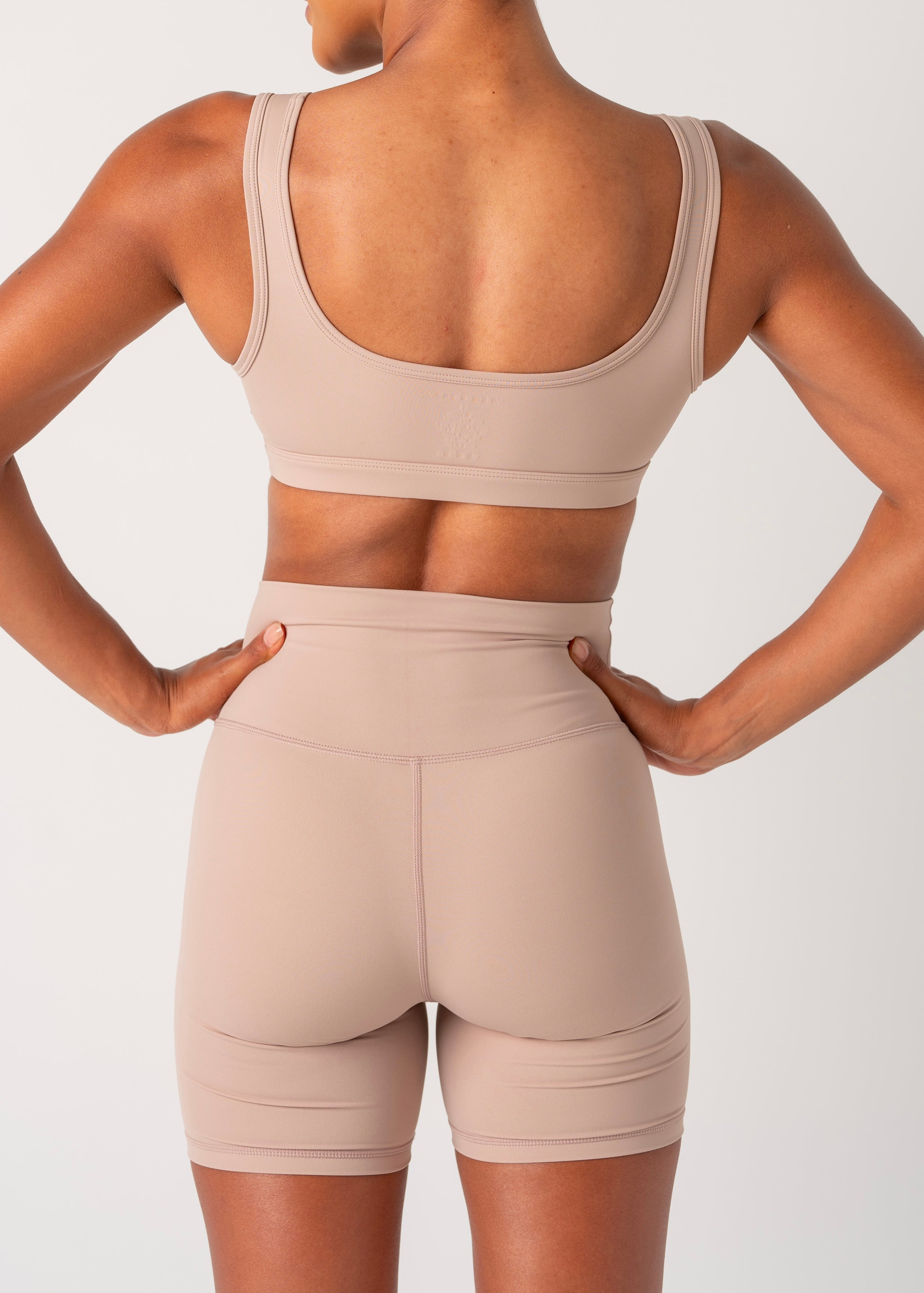 SS SEAMLESS SHORTS - BEIGE